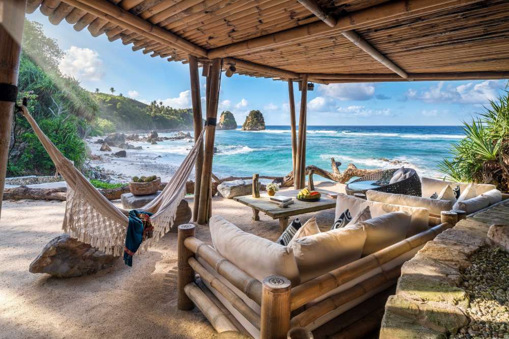 Haweri: Bamboo pavilion lounge area